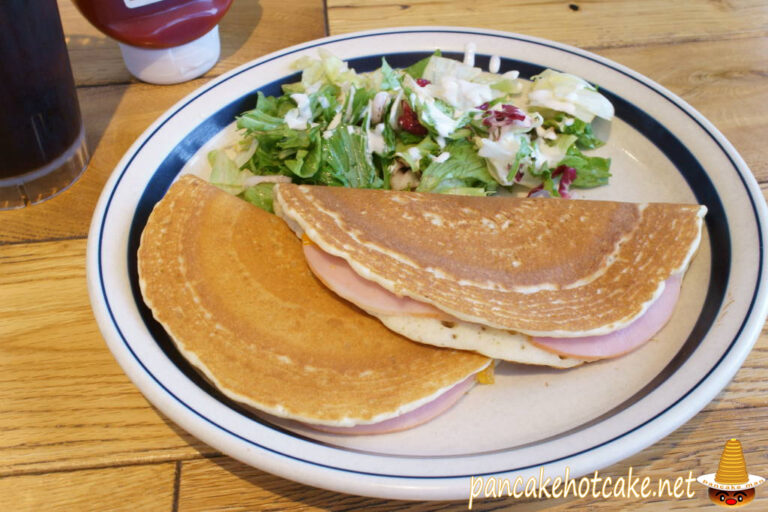 食べた物：エッグスンパンドイッチ（ロースハム）＆ドリンク（Eggs'n Pancake Sandwich）エッグスンシングス梅田茶屋町店