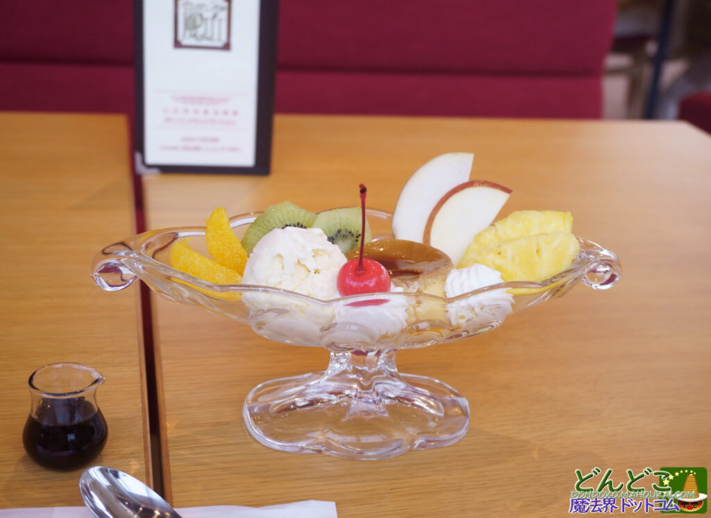 ジブリパークのカフェで食べたプリンアラモード