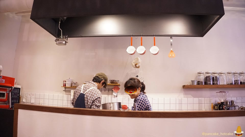 JR茨木駅の近くパンケーキ専門店で絶品プレーンと焼き芋のパンケーキ カフェ レードル（大阪/茨木）パンケーキマン