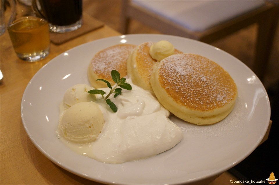 美味しいバターミルクのプレーンパンケーキに出会った♪ふわふわ＆しっとり♪Cafe nanala(カフェ ナナラ)（芦屋/阪神芦屋）パンケーキマン