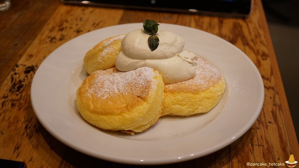 フリッパーズのスフレ系パンケーキ「奇跡のパンケーキ」が大阪でも食べられる！JSパンケーキカフェ くずはモール（大阪/樟葉）パンケーキマン