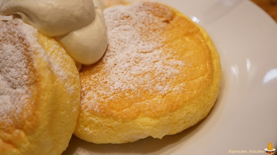 フリッパーズのスフレ系パンケーキ「奇跡のパンケーキ」が大阪でも食べられる！JSパンケーキカフェ くずはモール（大阪/樟葉）パンケーキマン