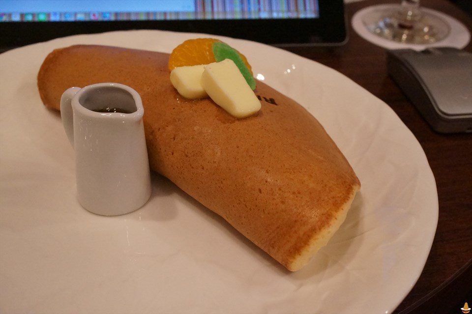 19cmの大きなふっくらホットケーキとぷるんぷるんフレンチトースト リッケッツァ トレ（RICCHEZZA TRE)（名古屋/上前津）パンケーキマン