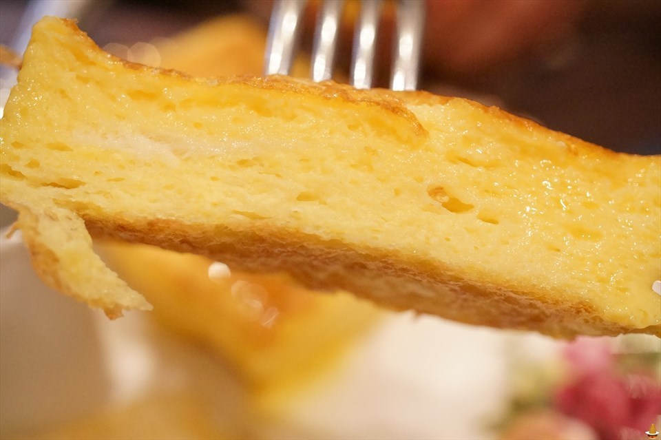19cmの大きなふっくらホットケーキとぷるんぷるんフレンチトースト リッケッツァ トレ（RICCHEZZA TRE)（名古屋/上前津）パンケーキマン