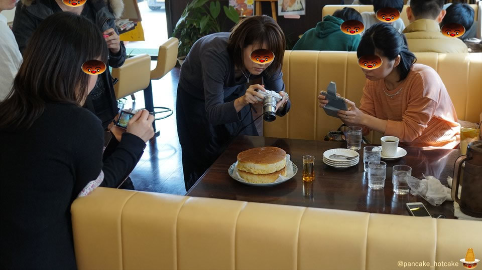 今回はパホケ仲間7人で日本最大の超巨大ホットケーキに挑戦した20cm×4cm×2枚♪ポプラ（兵庫/播磨町）パンケーキマン