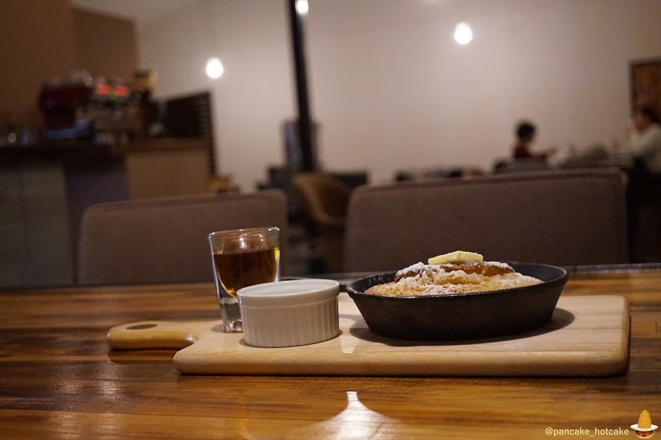 熱々スキレットのパンケーキは独特な生地で絶品♪cafe qroth (カフェ キュロス) （神戸/塚口）パンケーキマン