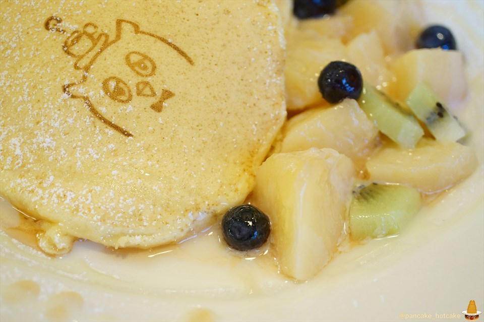 ポッロ(pollo)でドライカレー×パンケーキを食べたレポートと桃のスペシャルパンケーキ byパンケーキマン （大阪/松屋町）