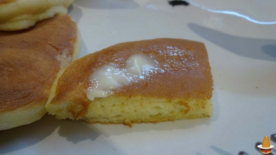 しっとりなプレーンパンケーキ&めっちゃ抹茶なパンケーキ（テーラテール(terre a terre)）（名古屋/高岳）パンケーキマン