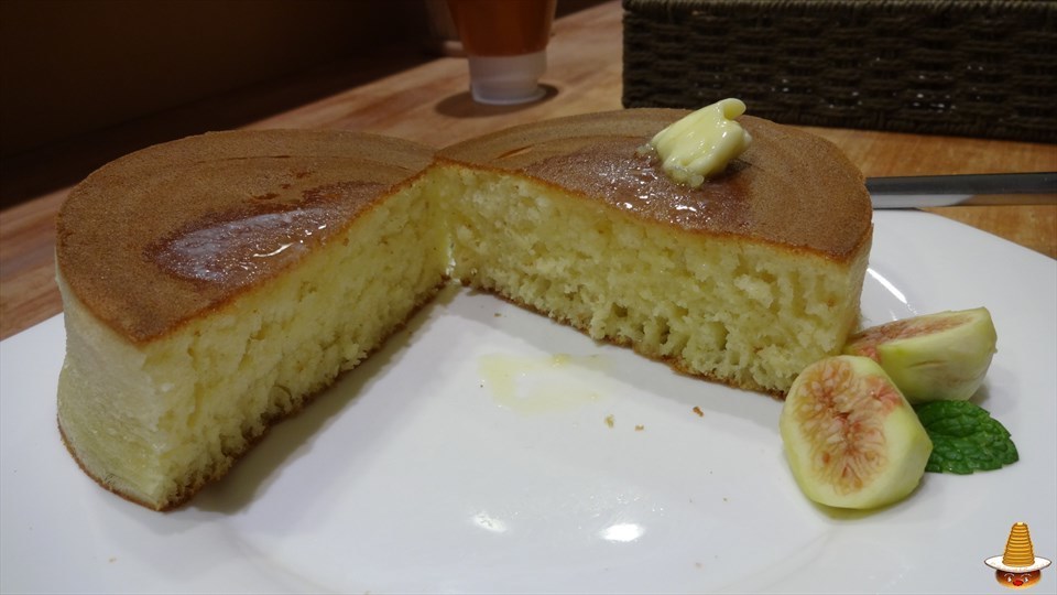 自家製蜂蜜と3.5cmの厚焼きパンケーキで幸せな時間♪元町一丁目カフェ（大阪/JR難波）パンケーキマン
