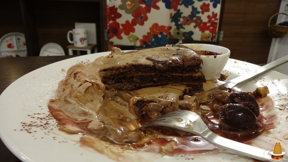 チョコまみれのスペシャルパンケーキでパンケーキにもまみれよう♪pollo（ポッロ）（大阪/松屋町）パンケーキマン