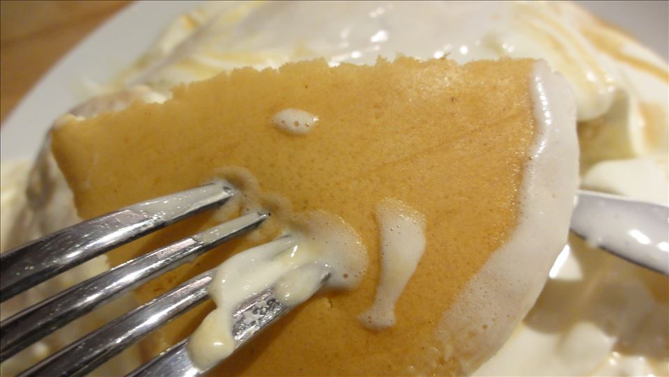 白いメープルクリームソースのクラシックパンケーキ RICH GARDEN（リッチガーデン）（大阪/なんば）