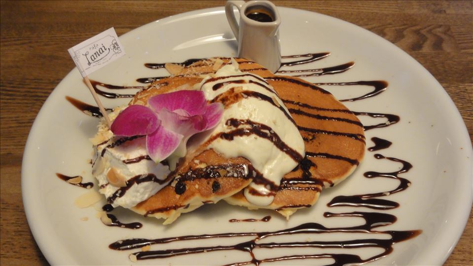 プレーンパンケーキとショコラティラミス風パンケーキ　Cafe Lanai （カフェ ラナイ）（大阪/曽根）